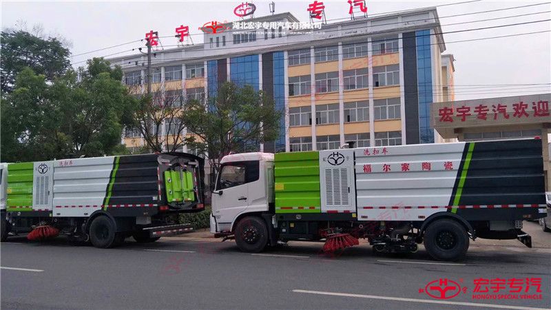 18吨东风天锦洗扫车批量发车图片