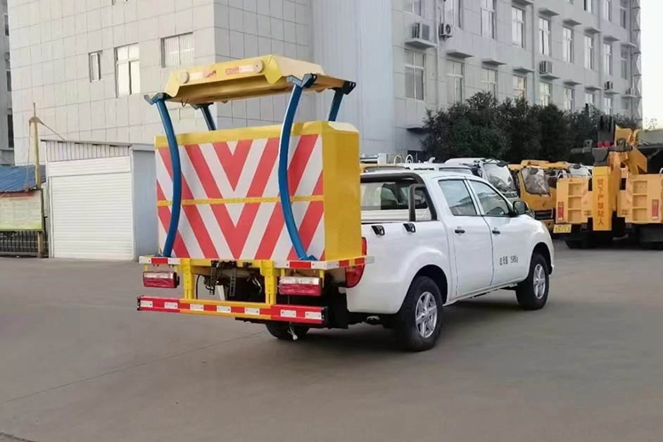 江铃防撞缓冲车04